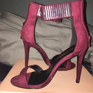 Wine colored heels for a fair price !